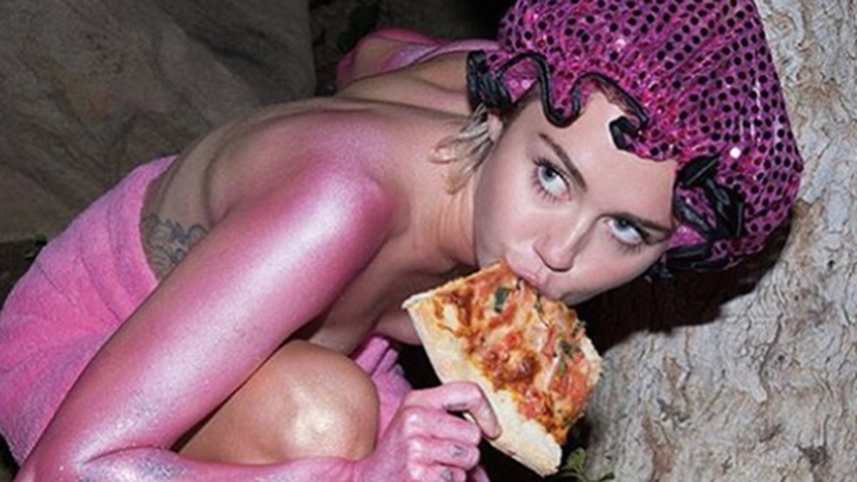 Miley Cyrus gillar pizza. 