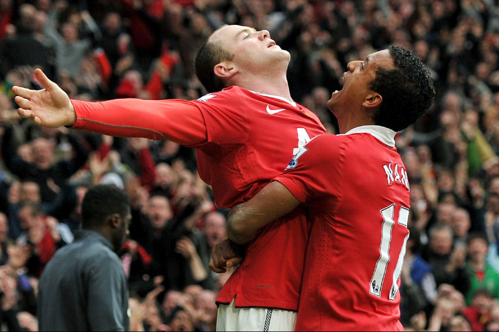 Wayne Rooney firar det magiska målet tillsammans med Nani.