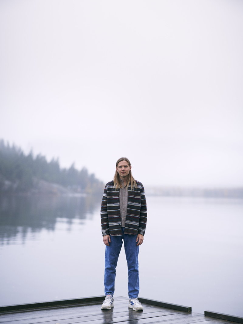 Som barn gick Nils Lundkvist hem och läste böcker i stället för att gå på fritids. I dag jobbar han som mellanstadielärare i Skellefteå. Pressbild.