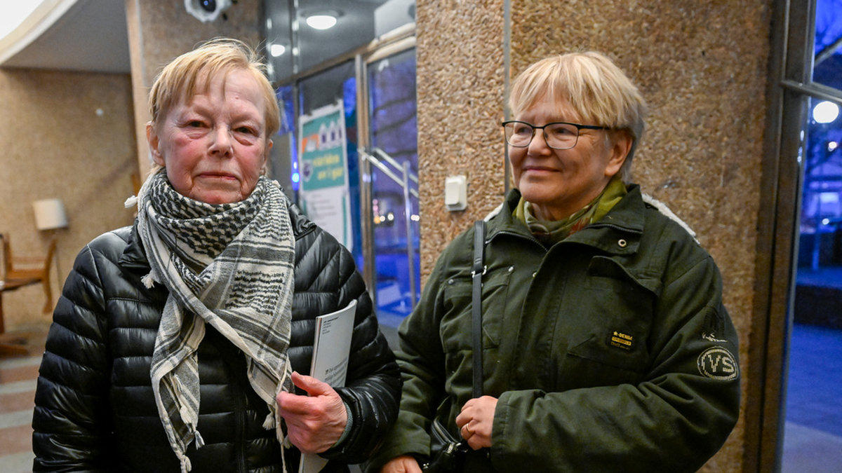 Kerstin och Lena var på plats i Gubbängen när mötet arrangerat av Vänsterpartiet och Miljöpartiet attackerades av maskerade män.