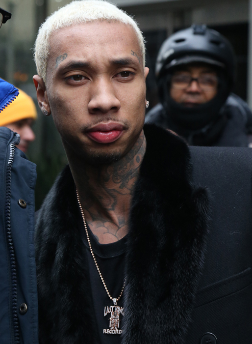 Tyga visar sitt blonderade hår i Beverly Hills. Tyga visar sitt blonderade hår i Beverly Hills.