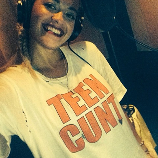 Rita Ora i speciell t-shirt. Rita Ora i speciell t-shirt.