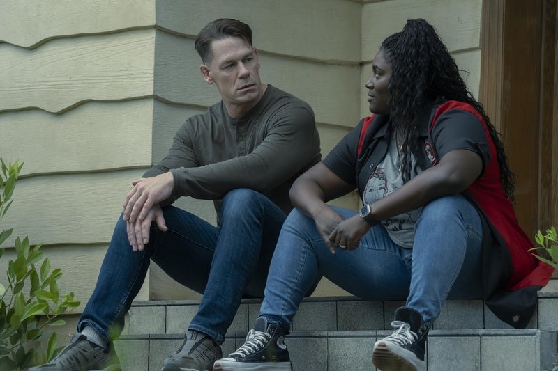 John Cena och Danielle Brooks i "Peacemaker". 