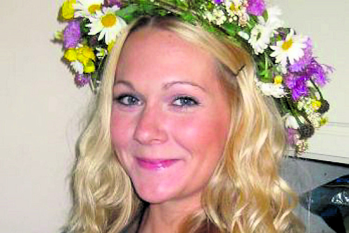 Anders Leander publicerade bilder Elin Krantz, 27, hennes sargade kropp på sin blogg.