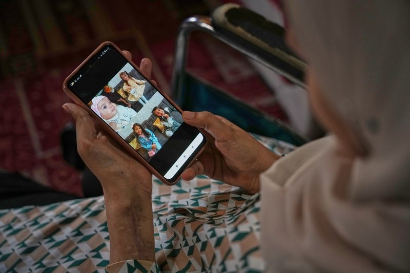 Bilder är allt Hanin al-Mabhuh har kvar av de fyra döttrarna, som alla dödades i en israelisk attack mot centrala Gazaremsan i juli i fjol.