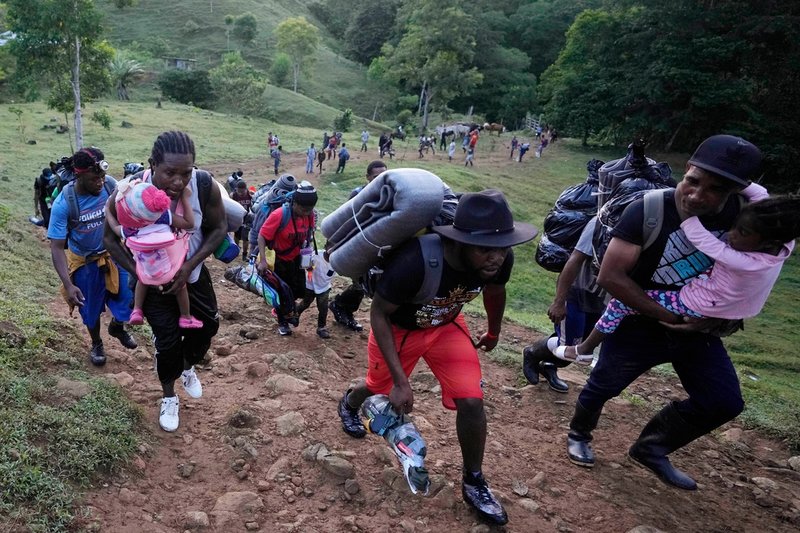 Migranter stretar vidare på sin resa norrut. Många av dem är haitier som drömmer om att nå USA. Bild från förra året.
