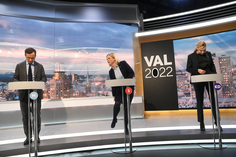 Från vänster; Moderaternas partiledare Ulf Kristersson (M), Socialdemokraternas partiledare Magdalena Andersson (S) och Kristdemokraternas partiledare Ebba Busch (KD) under måndagens partiledardebatt i TV4.