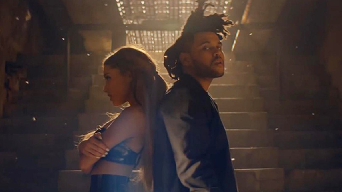 Ariana Grande och The Weeknd i videon till låten "Love me harder".