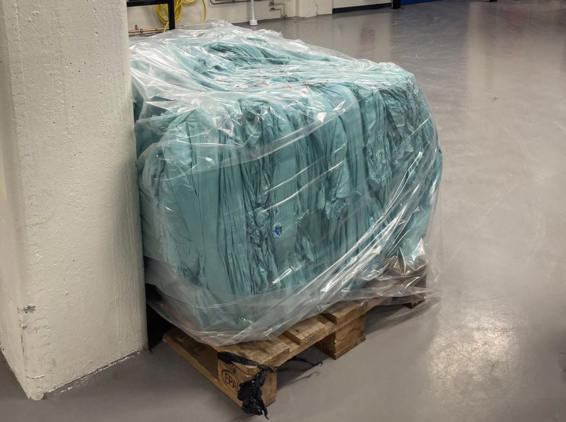 Lastpall med de cirkulära förkläden som minskar koldioxidutsläppen.