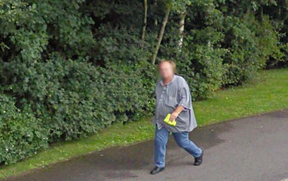 10. Fotgängaren Bob Mewse fick syn på sig själv på en Google Street-bild och blev motiverad att gå ner i vikt. I dag är han 44 kilo lättare. 10. Fotgängaren Bob Mewse fick syn på sig själv på en Google Street-bild och blev motiverad att gå ner i vikt. I dag är han 44 kilo lättare.