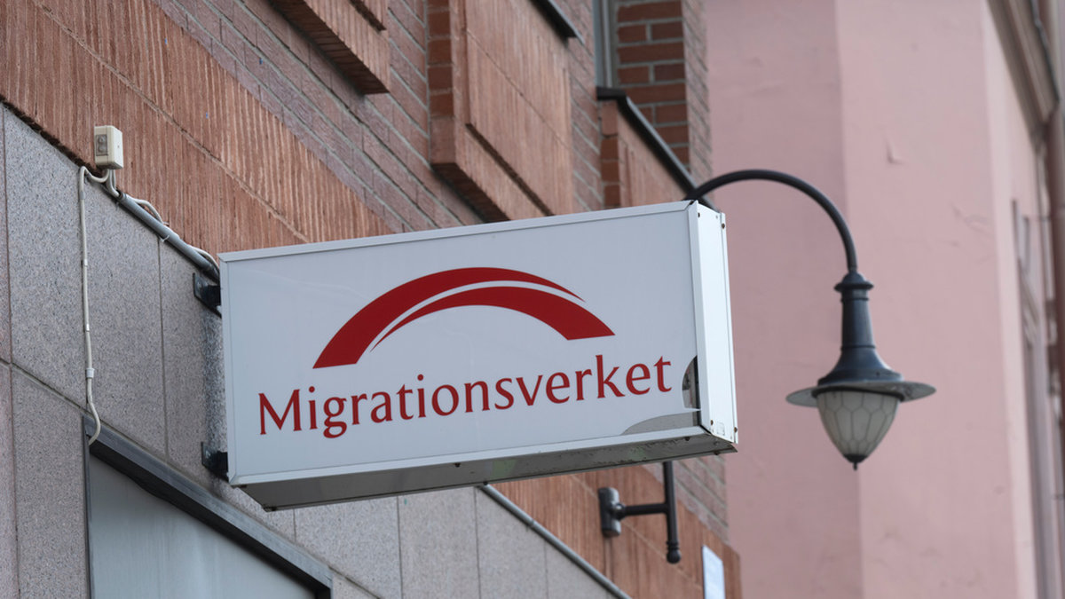 Paret fick asyl som afghaner i Sverige 2017, trots att Migrationsverket varnades om att mannen var iranier och jobbade för det iranska revolutionsgardet.