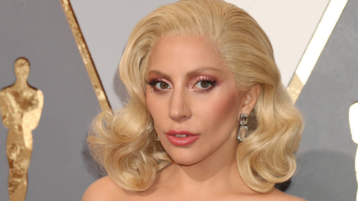Hyfsad prislapp på Lady Gagas örhängen.