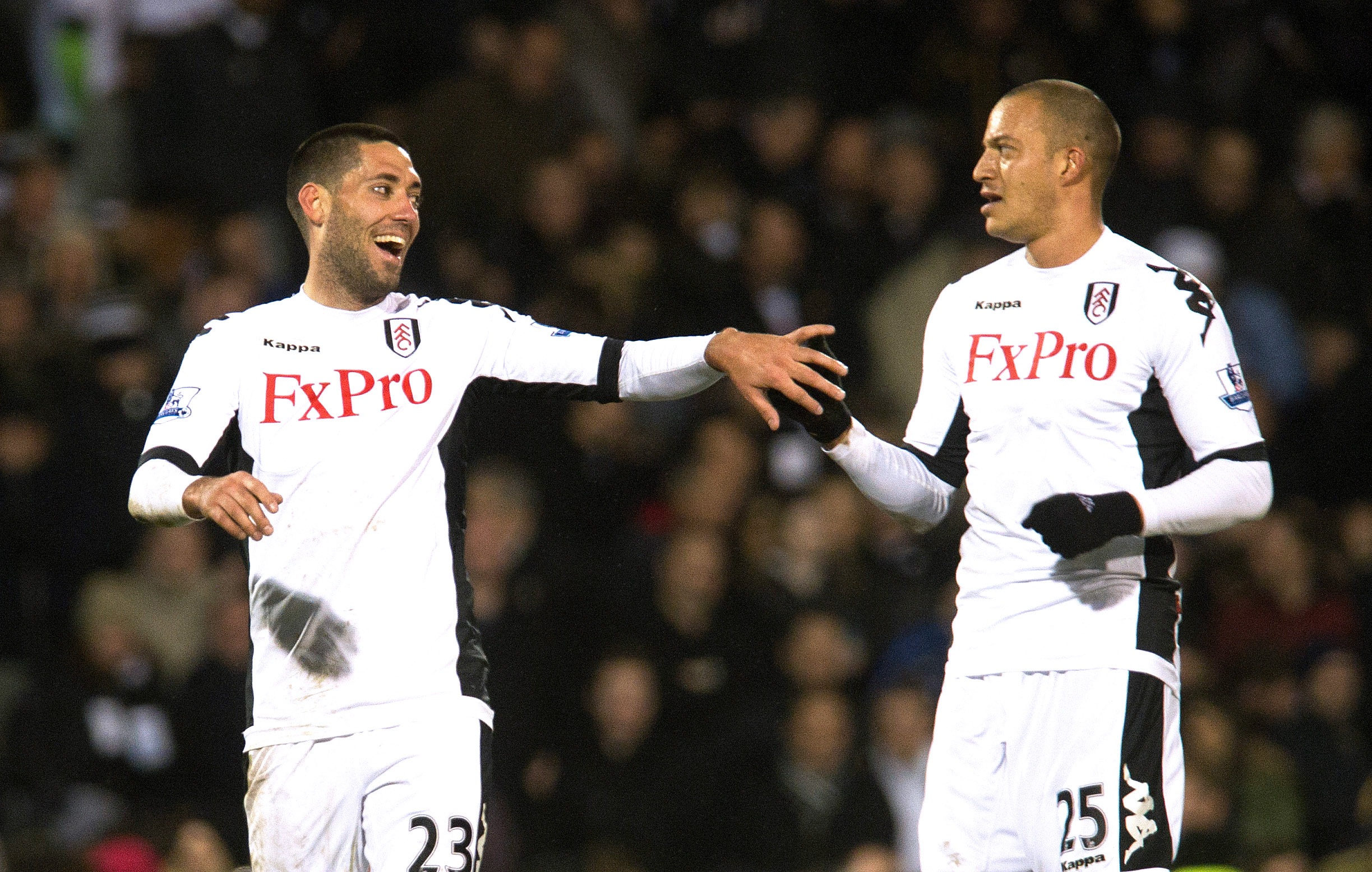 Bobby Zamora, som ögnar ett EM-slutspel, flyttar nu bort från Craven Cottage. Dock stannar han kvar i London. Ny klubbadress blev Queens Park Rangers. Bobby Zamora, som ögnar ett EM-slutspel, flyttar nu bort från Craven Cottage. Dock stannar han kvar i London. Ny klubbadress blev Queens Park Rangers.