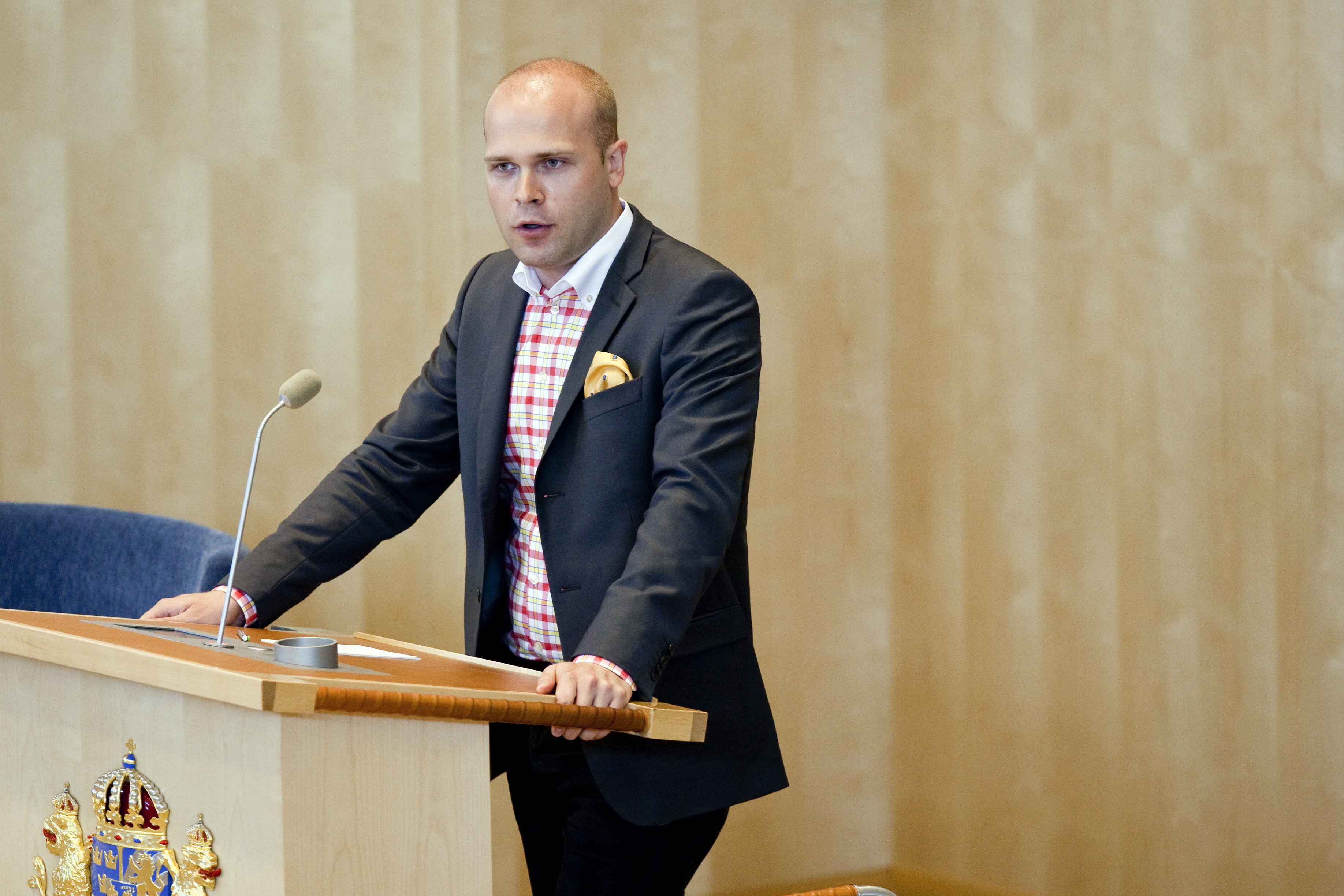 SD-toppen Erik Almqvist anmäler marknadschefen Johan Rydevärn.