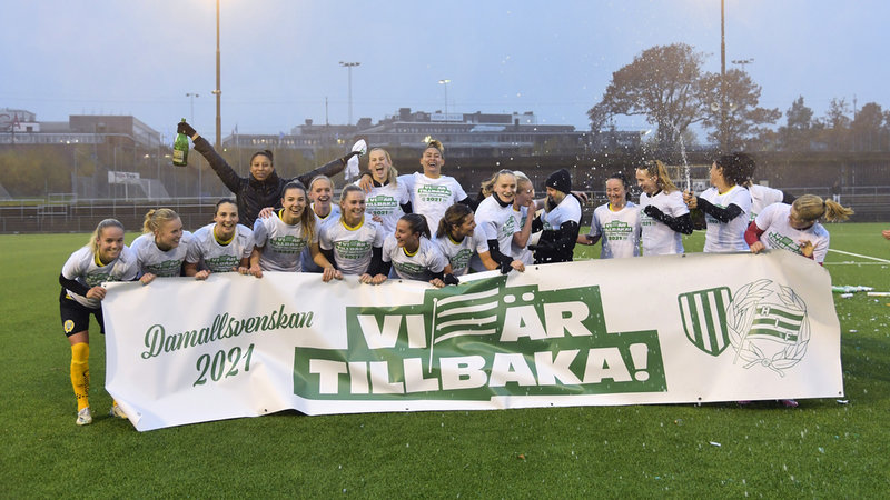 Hammarby firar avancemanget till damallsvenskan hösten 2020. Arkivbild.