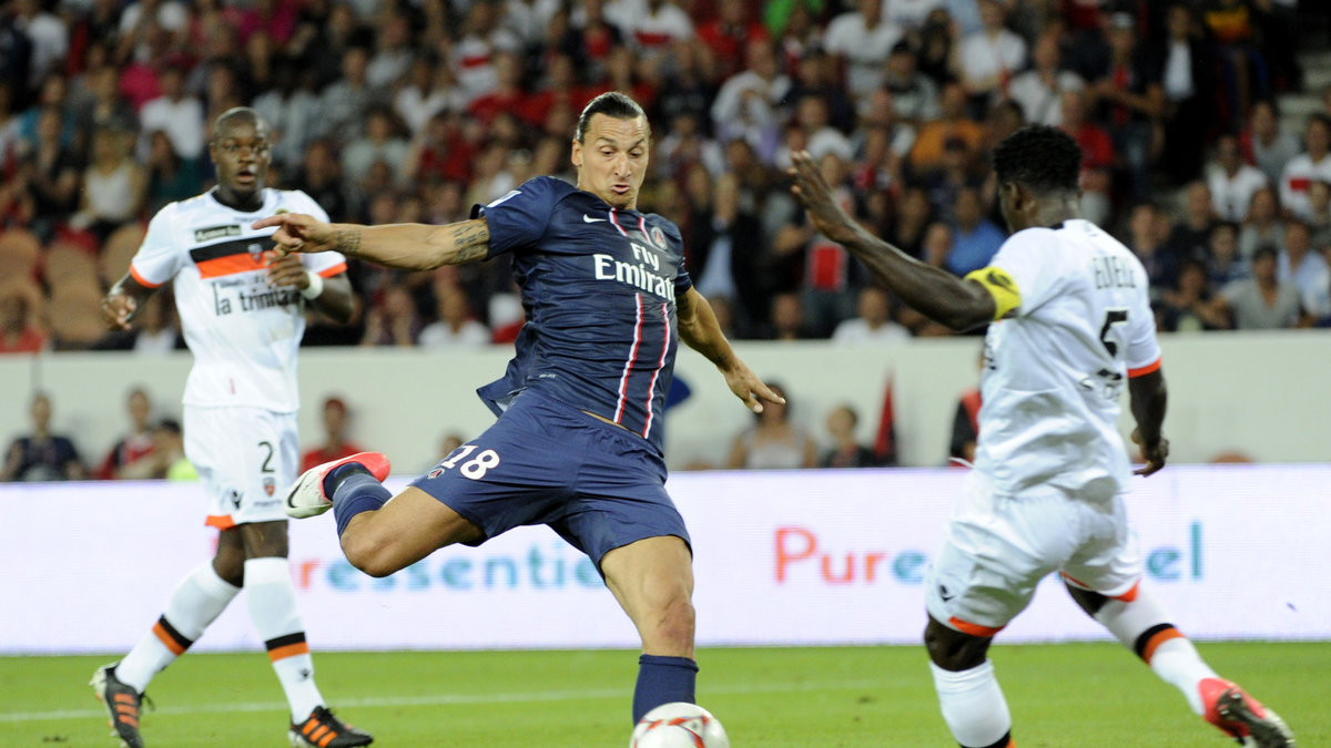 Zlatan gjorde tvål mål - och fick en smäll mot Lorient som gör att han kan missa onsdagens landskamp. 