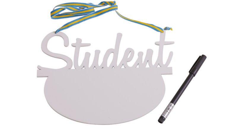 Studentskylt med penna