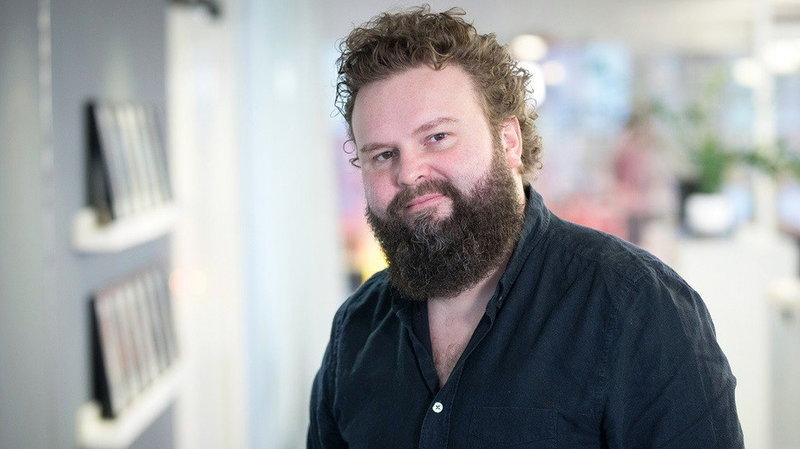 Niklas Turner Olovzon tro att det kan ha funnits en längtan efter att få sticka hål på bilden av ett perfekt Sverige.