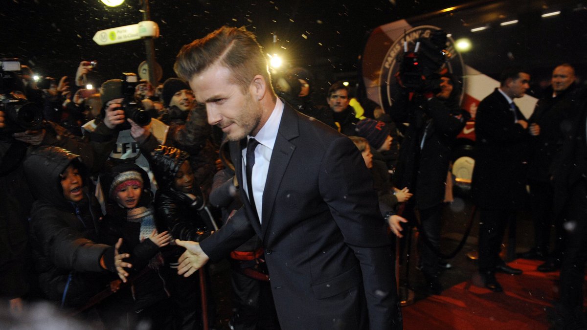 Redan innan matchen mottogs Beckham som en stjärna.