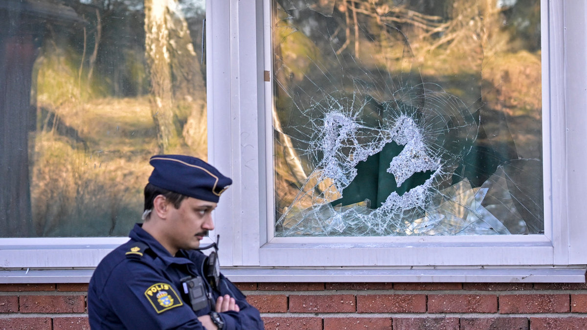 Fyra personer anhölls i samband med en Säpoinsats i Tyresö under torsdagen.