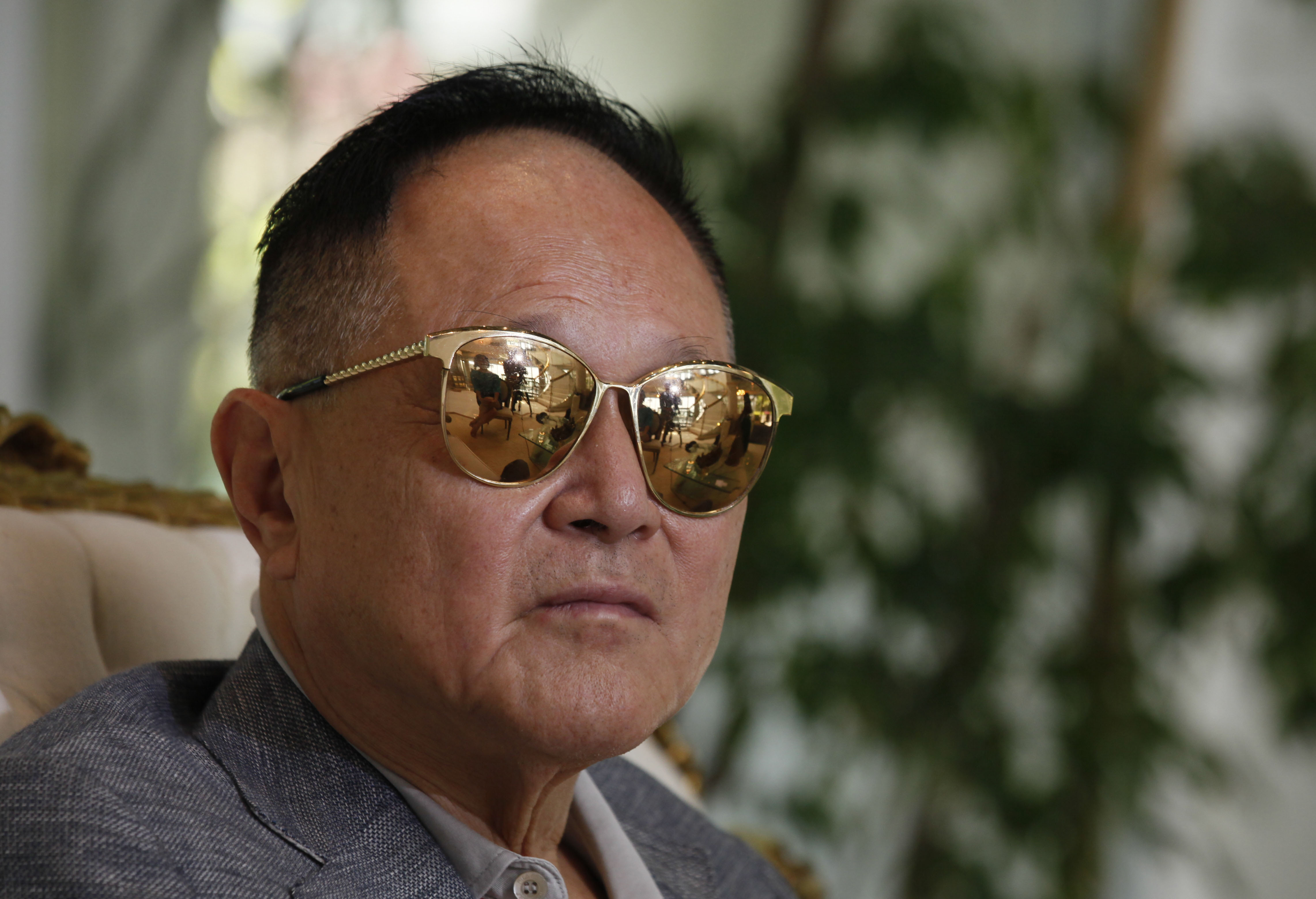 Finanspampen Cecil Chao vill ge 450 miljoner till den man som gifter sig med hans dotter.