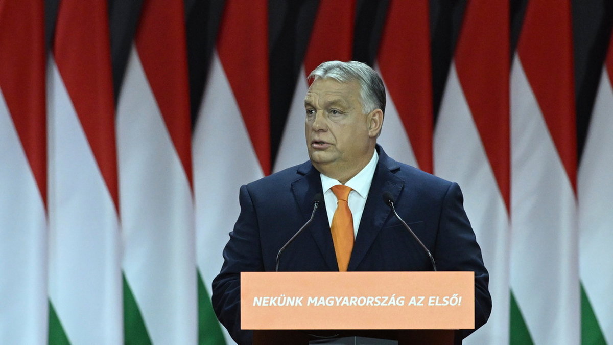 Ungerns premiärminister Viktor Orbán håller tal på Fidesz partikongress på lördagen, efter att han har valts om till partiledare för elfte gången.