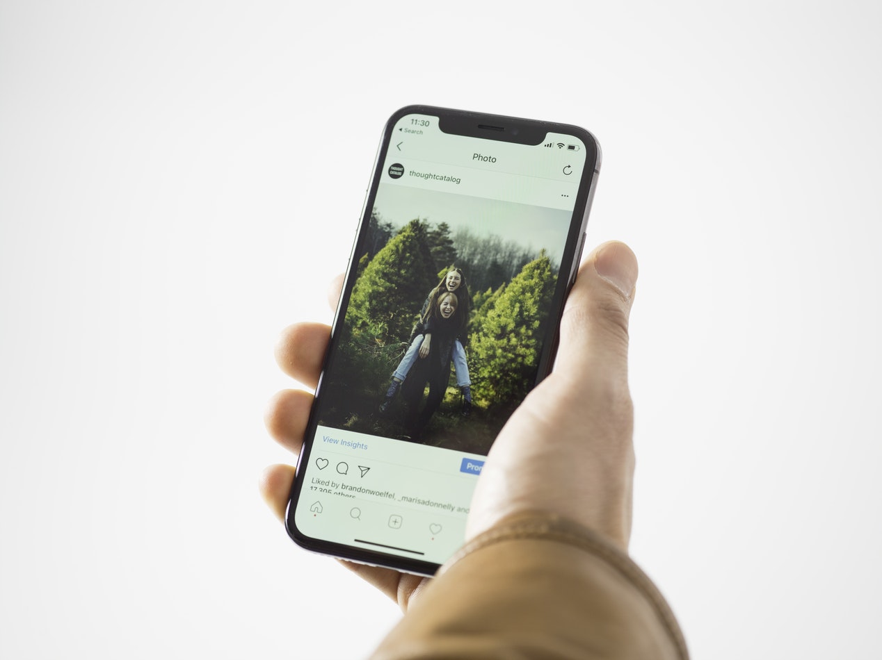 Flödet på Instagram bestäms av en algoritm Flödet på Instagram bestäms av en algoritm
