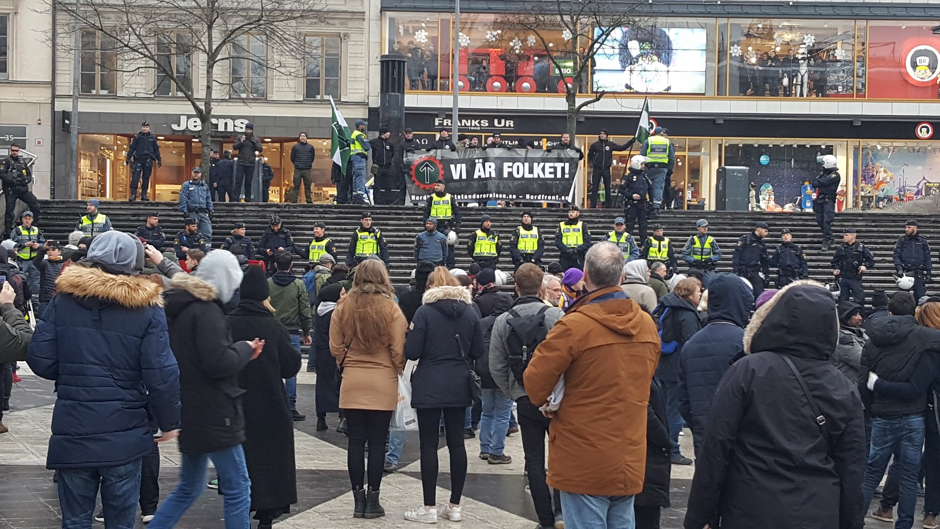 Nordiska motståndsrörelsen demonstrerade på Sergels torg Nordiska motståndsrörelsen demonstrerade på Sergels torg