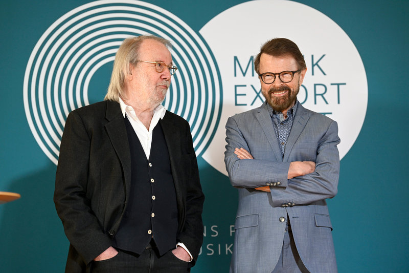 Benny Andersson och Björn Ulvaeus är påtagligt nöjda med att få utmärkelsen. 'Det här känns väldigt speciellt', säger Benny Andersson.