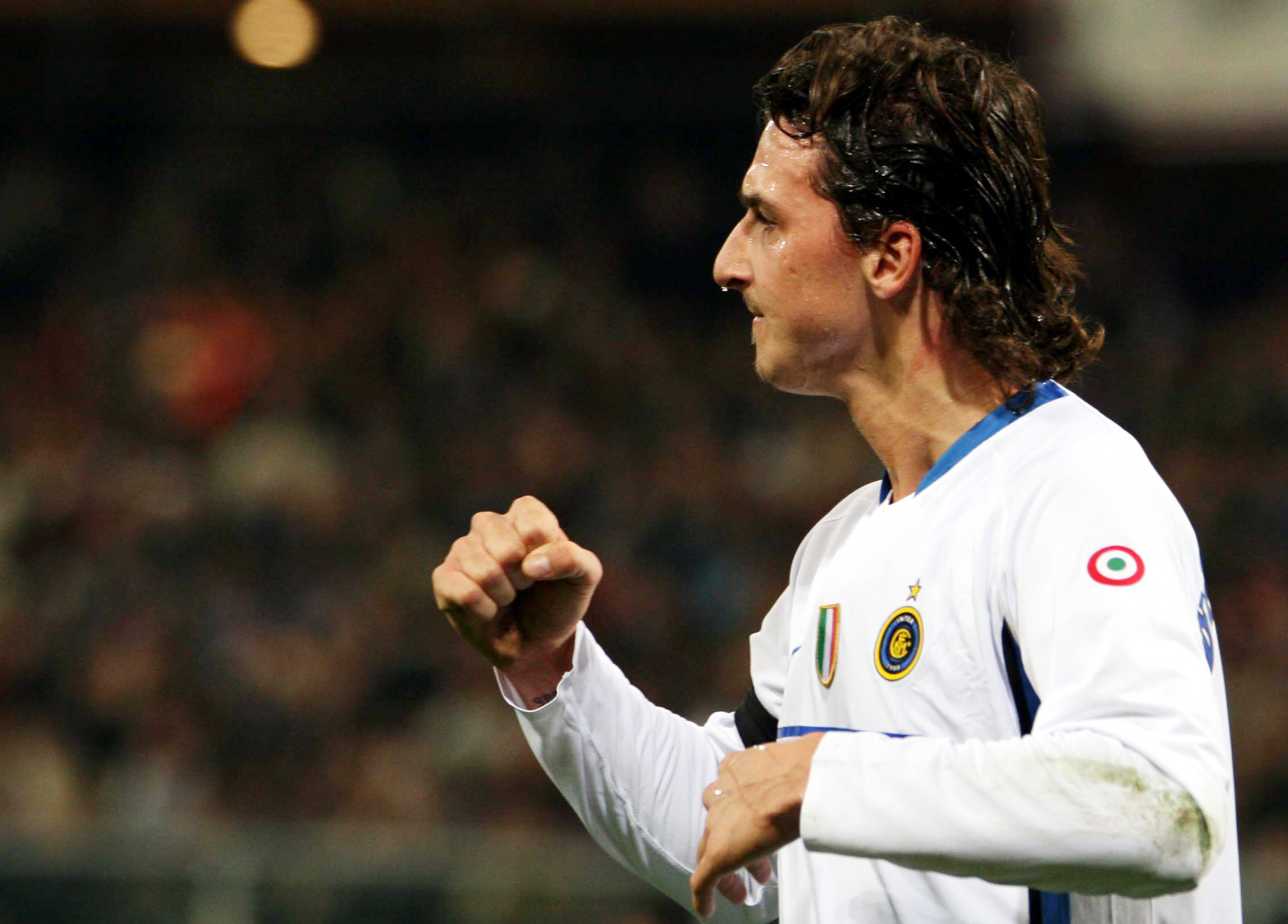Totalt i serie A under säsongen 2008/2009 gör han 25 mål (varav två på straff); ett mål bättre än Marco Di Vaio och Diego Milito som båda gör 24 mål. Totalt i serie A under säsongen 2008/2009 gör han 25 mål (varav två på straff); ett mål bättre än Marco Di Vaio och Diego Milito som båda gör 24 mål.