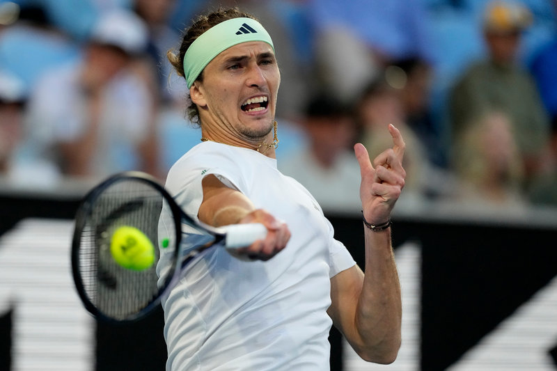 Alexander Zverev låg länge under i det avgörande setet mot Cameron Norrie men lyckades vända och avgöra via tiebreak.