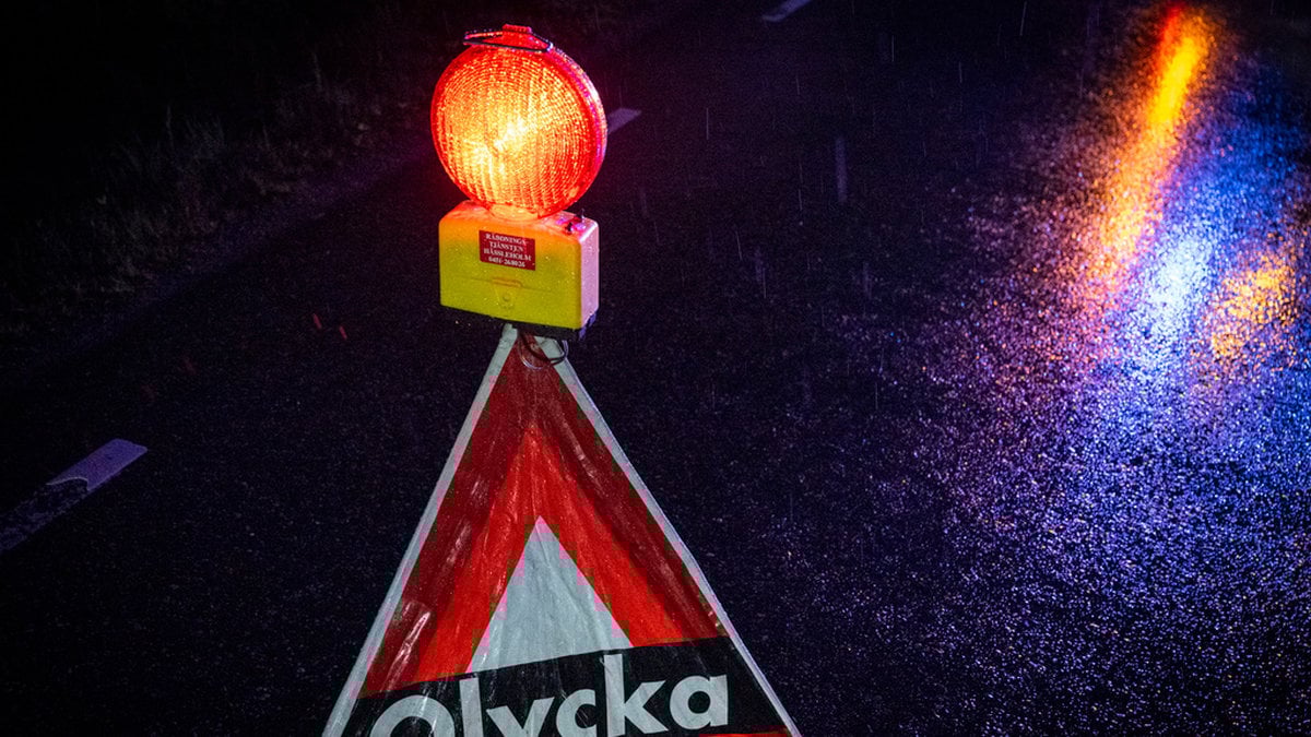 Man i 20-årsåldern död i trafikolycka