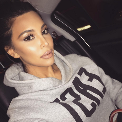 Modebloggaren Kamilla Osman är löjligt lik Kim Kardashian. 