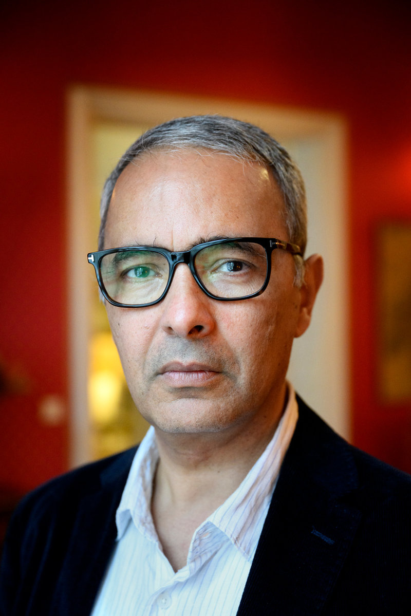 "Alla mina romaner handlar om en fråga, måste man glömma allt för att kunna vara lycklig, eller måste man återberätta för sina barn för att tragedin inte ska återupprepas? Det finns inget bra svar", säger Kamel Daoud.