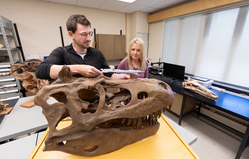 Jared Voris och Darla Zelenitsky vid University of Calgary är två av forskarna bakom den nya upptäckten. Pressbild.
