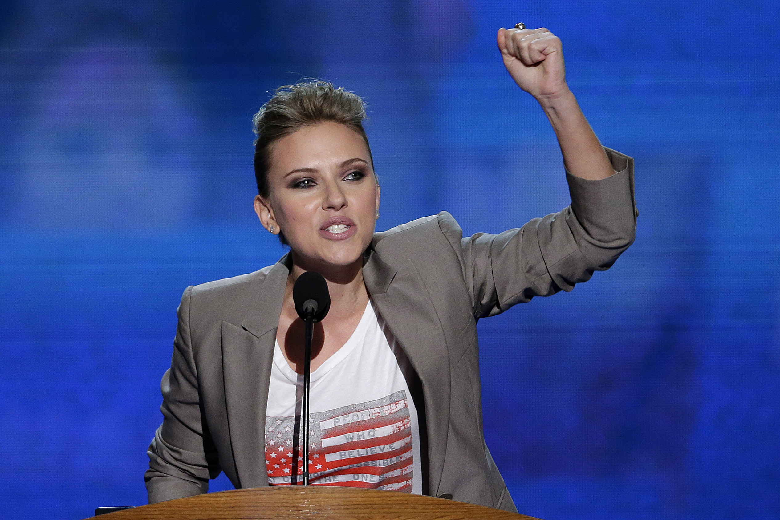 Scarlett Johansson på Demokraternas konvent. Scarlett Johansson på Demokraternas konvent.