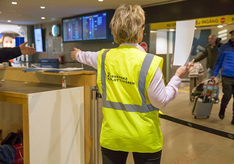 Under coronapandemin har Lottakåren haft flera uppgifter, till exempel att informera resenärer på Arlanda om restriktionerna.