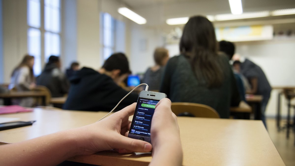 Experten på beteende i skolan varnar för smartphones. 