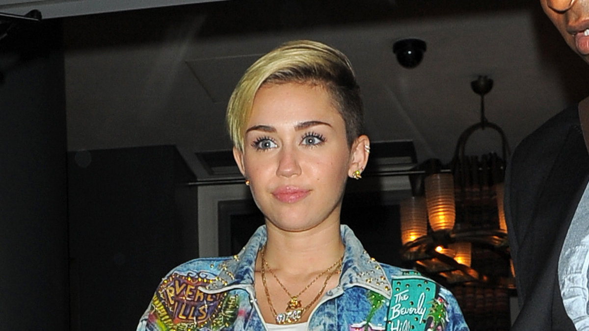 2013: Miley Cyrus i denim, London. 