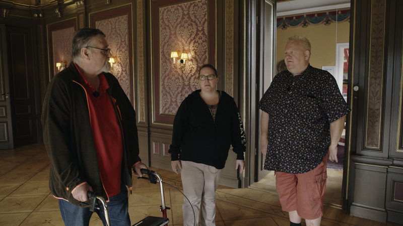 Mats och Sofia letar bröllopslokal med Åke. Mats och Sofia letar bröllopslokal med Åke.