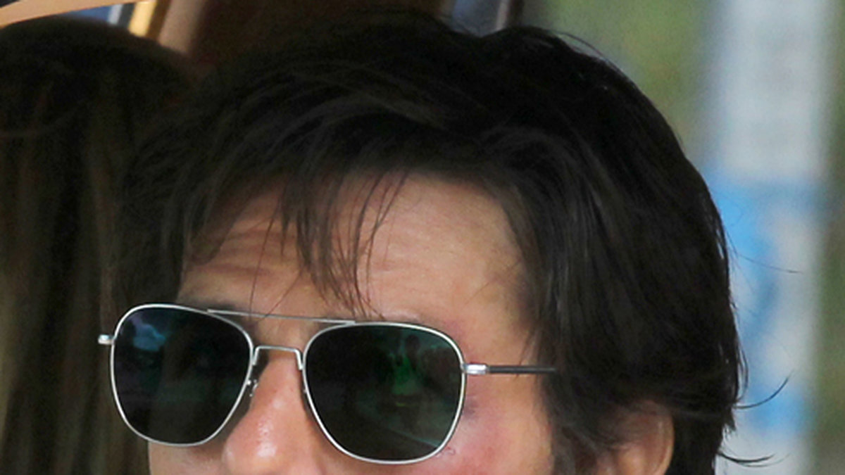Tom Cruise ser lite mosig ut under en filminspelning.