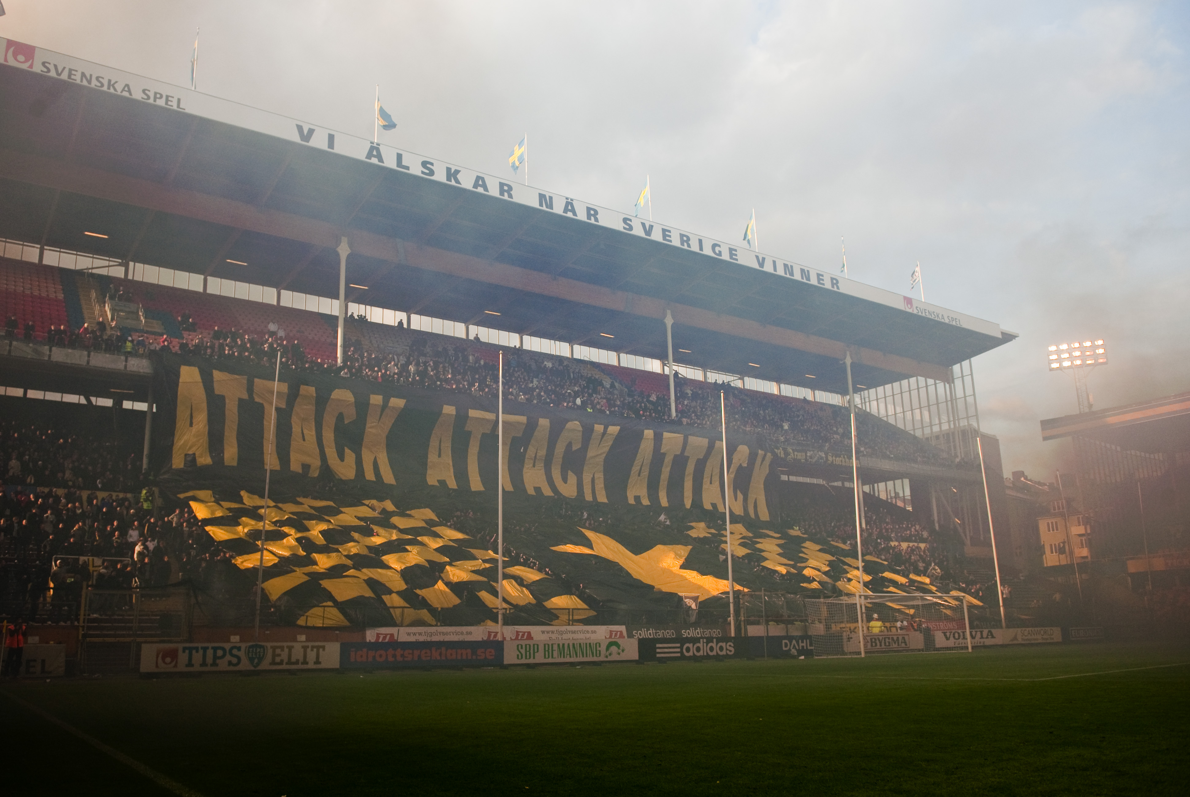 2010 var ingen bra säsong för AIK, men Mohamed Bangura och Ivan Turina kunde rädda AIK:s säsong. 2010 var ingen bra säsong för AIK, men Mohamed Bangura och Ivan Turina kunde rädda AIK:s säsong.