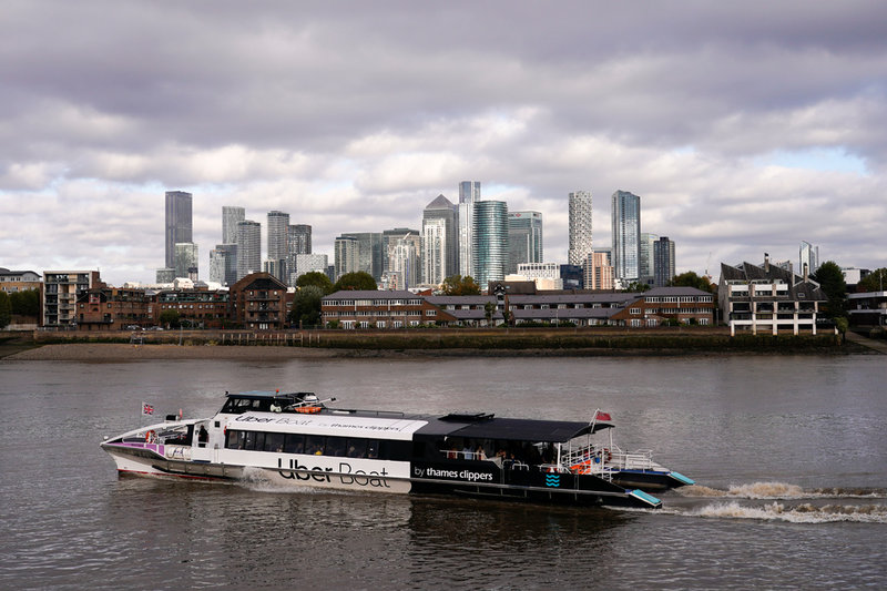 London är en av världens ekonomiska nav, vilket lockar även mindre rumsrena investerare. Utsikt över finanskvarteren i Canary Wharf.