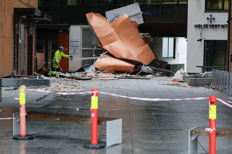 Ett nedblåst tak i Bergen.