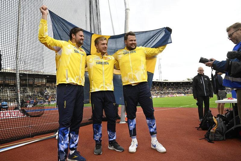 Från höger Sveriges Daniel Ståhl (segrare), Jesper Ahlin (mitten) och Simon Pettersson (vänster).