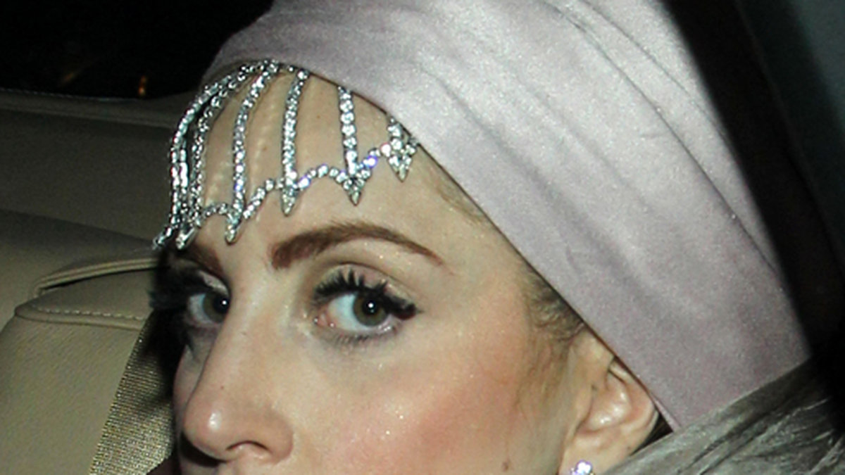Lady Gaga är fortfarande inte rädd för att experimentera med sina kläder och sitt smink. Men det ser lite mer klädsamt ut nu för tiden...