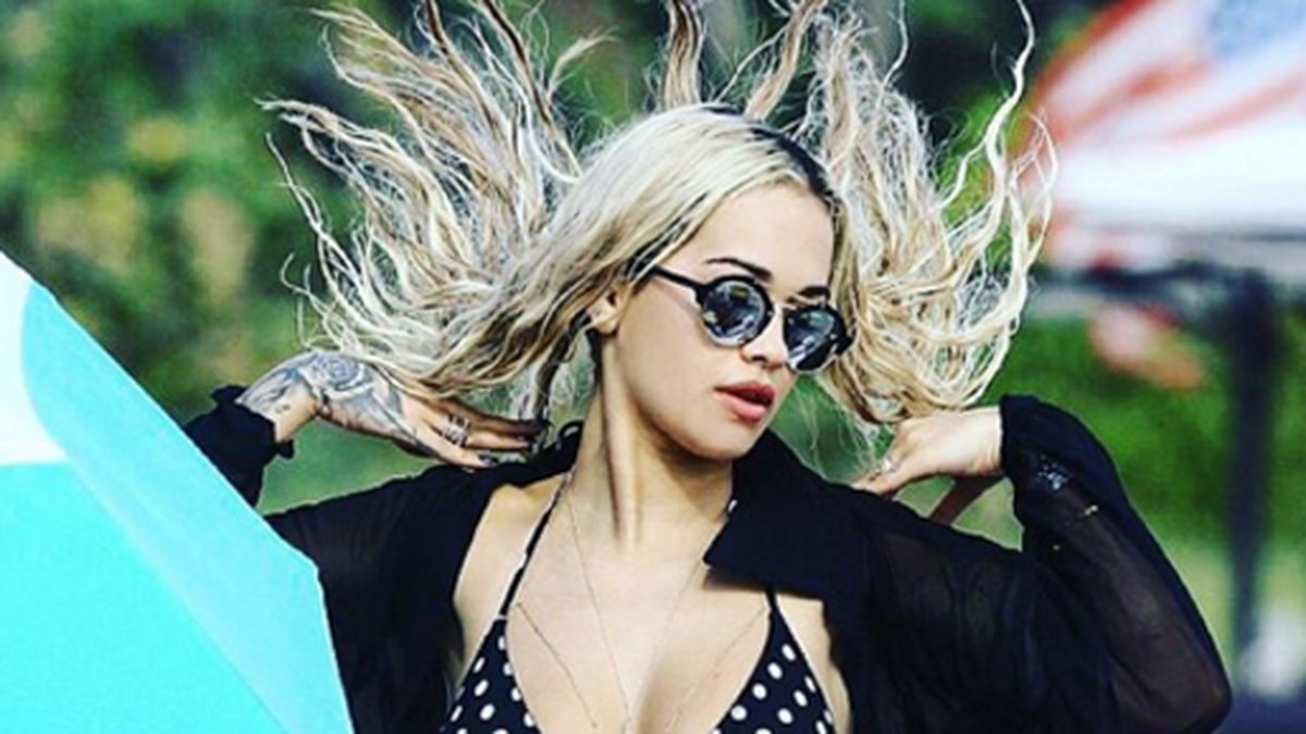 Rita Ora bjuder på en bikinibild från hennes semester i Miami. 