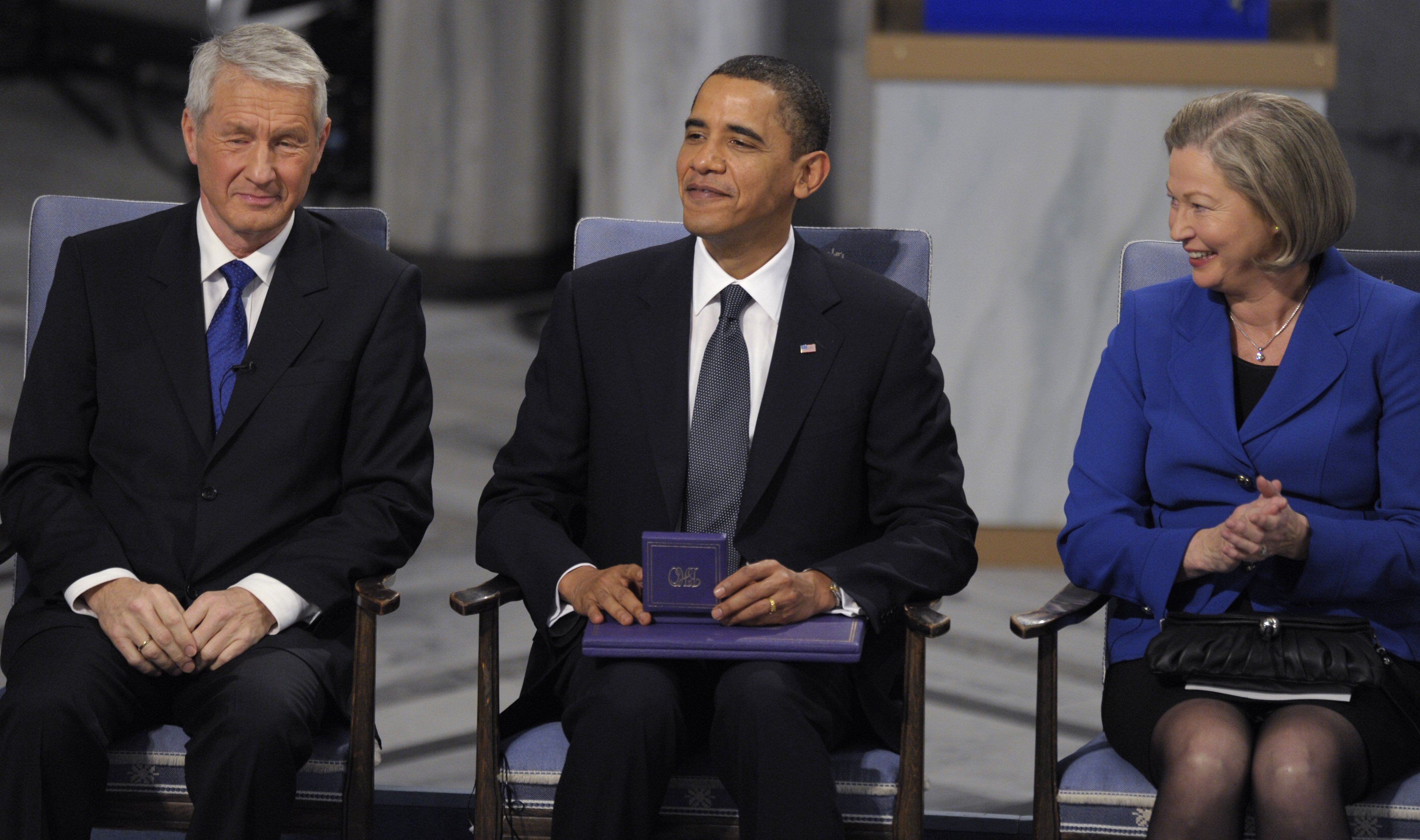 Barack Obama log efter att han fick ta emot Nobels fredspris 2009.