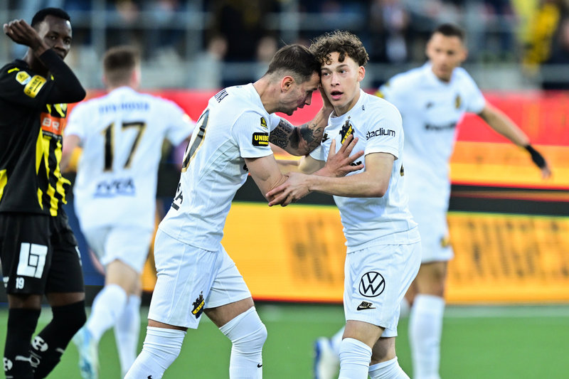 AIK:s 3–2-målskytt Victor Andersson (höger) var besviken efter att ha tappat tre poäng mot Häcken.