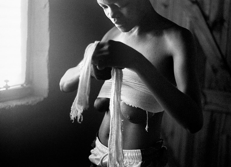 Zanele Muholi skildrar livet för svarta hbtq-personer. Pressbild. 